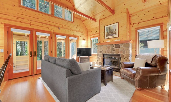 McKenzie Bridge Cabin | Whiskey Rock Cabin