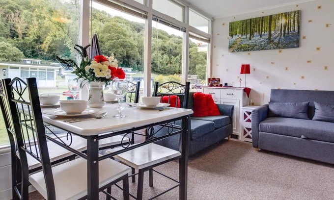 Llanllwchaiarn Ski Chalet | Whispering Creek in the beautiful New Quay