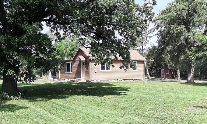 Roxbury Cottage | Whispering Grove Cottage On 22nd *In The Country*