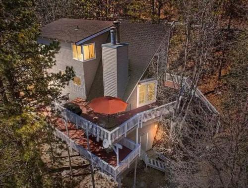 Lake Arrowhead House | Whispering Pines A-Frame, Pool Table, 2 Patios!