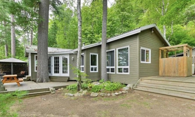 North Frontenac Cottage | Whispering Pines Cottage