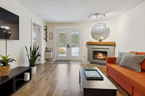 Collingwood Apartment | Whispering Pines Escape