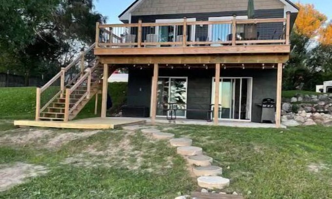 Gladwin House | Whispering Pines Lake House