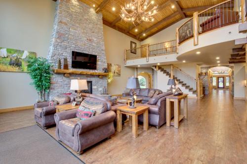 Eagle River House | Whispering Pines Lodge: 11 Bedroom