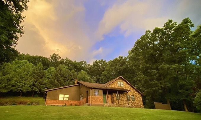 Bedford House | Whispering Pines Retreat-Newly Renovated Countryside Home