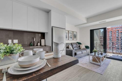 Eau Claire Apartment | Whispering Pines Retreat DT Getaway & Skyline Views