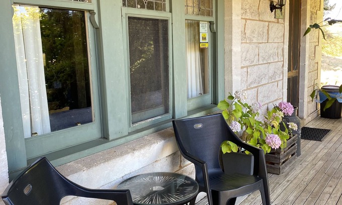 Rivoli Bay Bed & Breakfast | Whispering Pines- The Cottage BnB