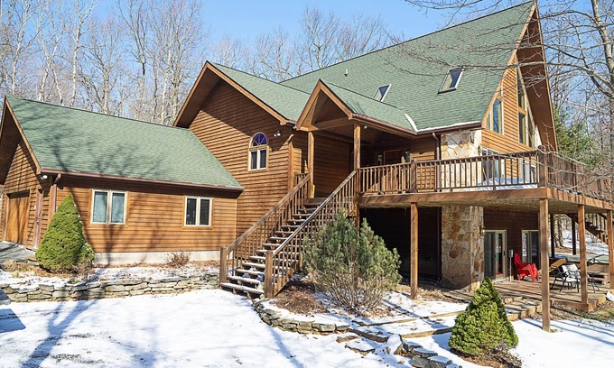 McHenry Ski Chalet | Whispering Retreat in the heart of Deep Creek Lake