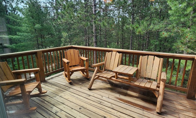Pellston House | Whispering White Pines 3 bedroom 2 Bath Secluded Home