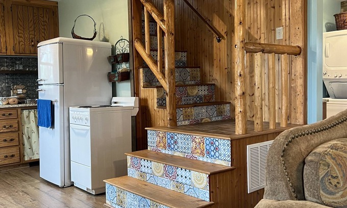 Pfeifer House | Whispering Wind Cabin where peacefulness and relaxation surrounds you