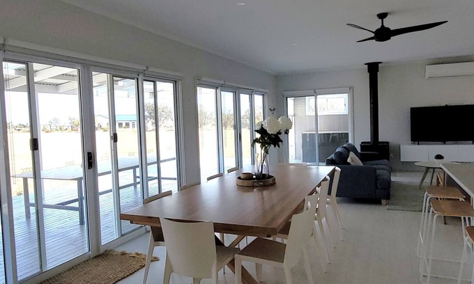 Port Victoria House | Whispering Winds, Port Victoria