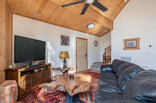 Arnold House | Whispering Winds