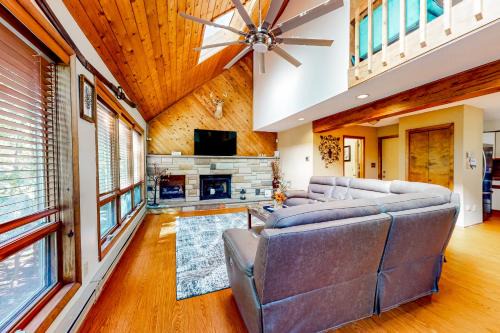 East Stroudsburg House | Whispering Woods