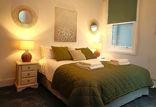 Whitchurch Apartment | Whitchurch High Street Hideaway