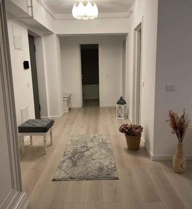 Tirgu Neamt Apartment | White Apartament