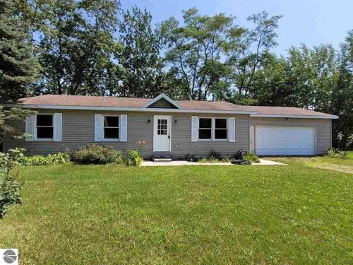 Elberta House | White Birch - Riverfront And Newly-remodeled!
