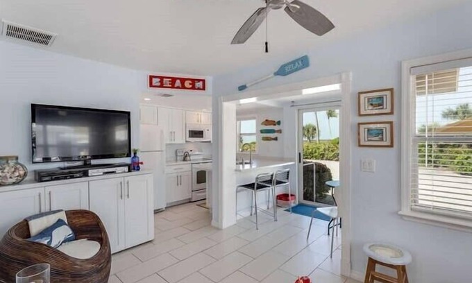 Sanibel Condo | White Caps #7 one bedroom beach view cottage, Sanibel island vacation rental