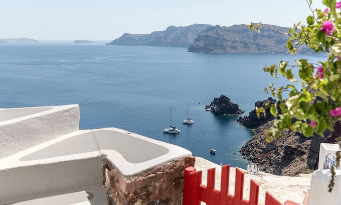 Oia Apartment | White Cave by Caldera Houses