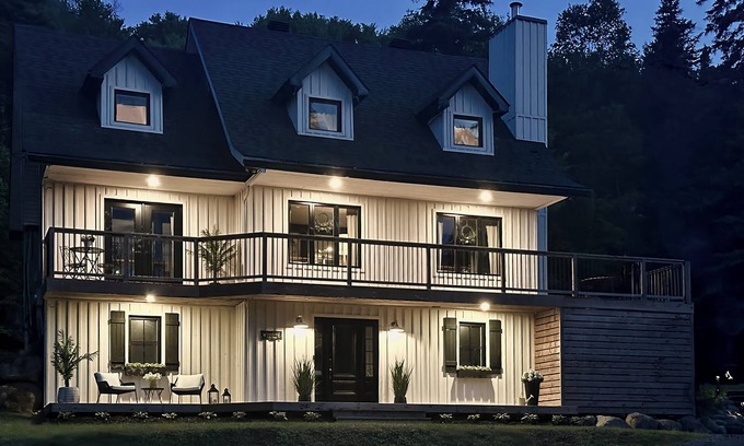 Lac-Superieur Ski Chalet | White Cottage - Lake and Hot Tub - Mont-Tremblant Area