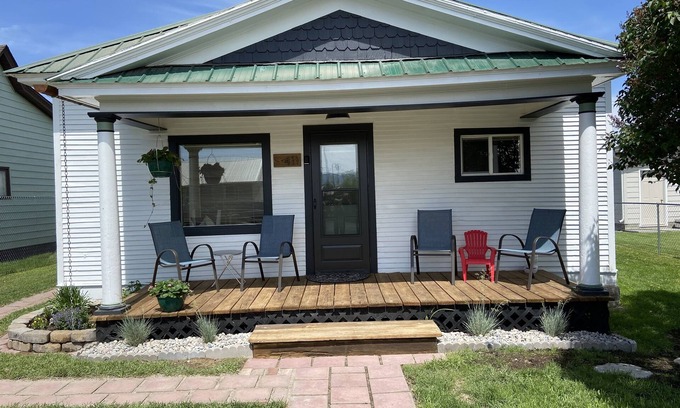 Dillon House | White Cottage Retreat