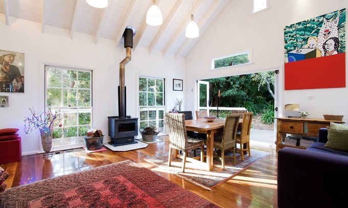 Wentworth Falls Cottage | White Cottage - Three Bedroom Cottage, Sleeps 4