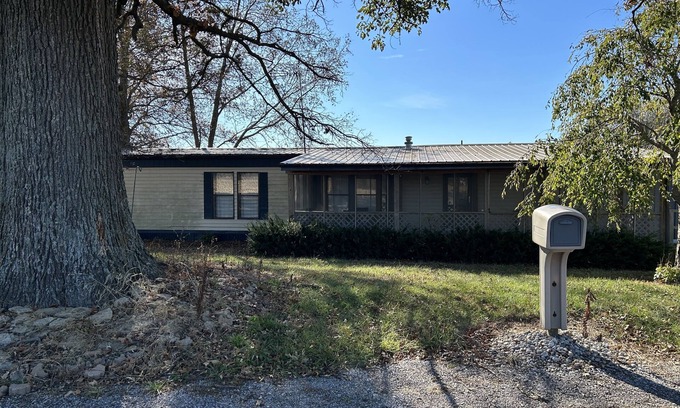 Dale House | White County Country Hideaway!!! Great for Hunters 2 Bedroom 2 Bathrooms