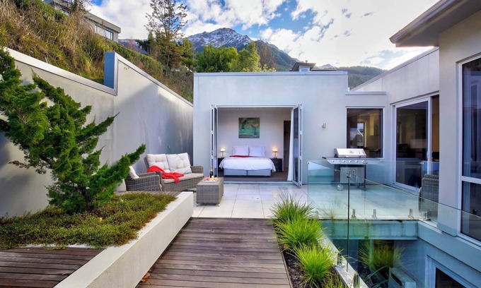 Fernhill Apartment | White Diamond Holiday Home