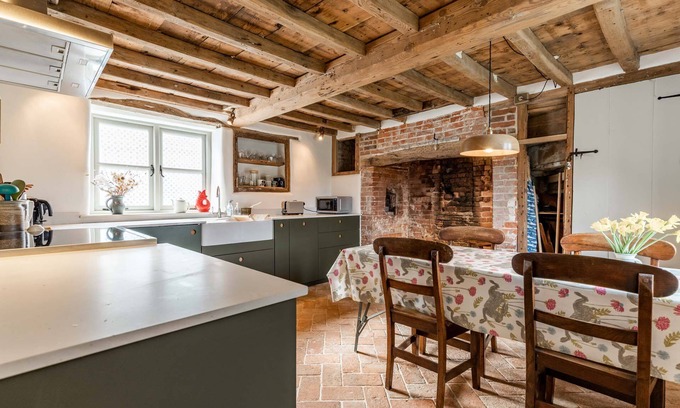 Salthouse Cottage | White End | Flint cottage in Salthouse just moments from the coast