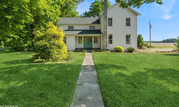 Buchanan House | White Farmhouse in Wine Country and 15 minutes from Lake Michigan!
