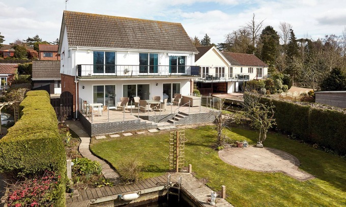 Horning House | WHITE GABLES, pet friendly, character holiday cottage in Horning