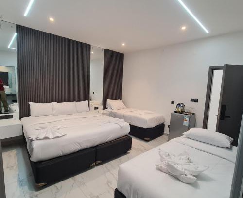 Central B Hotel | White Garden Hotel