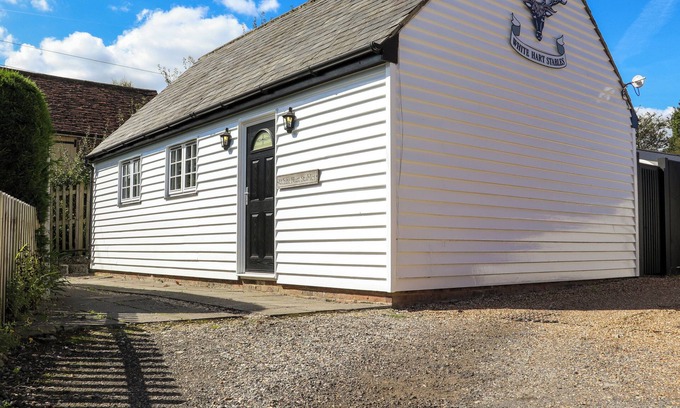 Battle Cottage | WHITE HART STABLES, pet friendly, with a garden in Catsfield