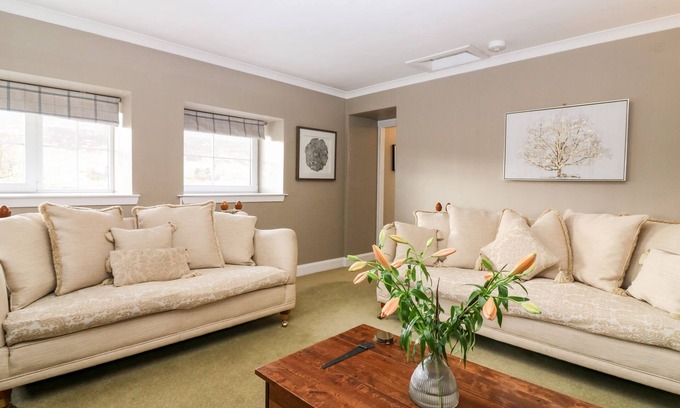 Kirriemuir Cottage | White Hillocks Farm House