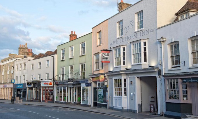 Heybridge Bed & Breakfast | White Horse