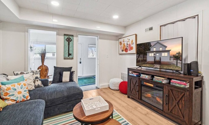 Bay City House | White House Bungalow