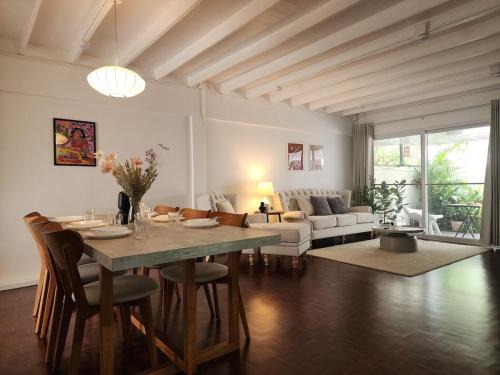 Nong Chaeng House | White House Ekkamai