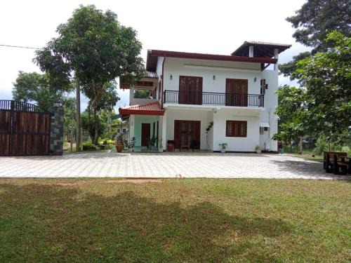 Maspotha House | White House Family Stay