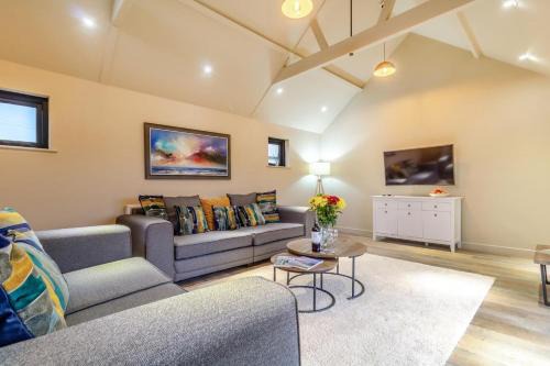 Halesworth House | White House Lodges - Nightingale