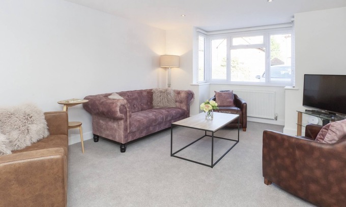 Huntington Apartment | White House Luxury Apartments- Apartment A