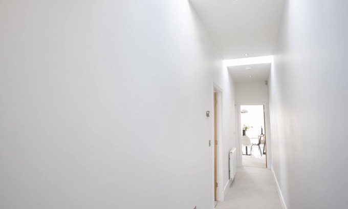 Huntington Apartment | White House Luxury Apartments- Apartment C