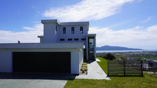 Paraparaumu Bed & Breakfast | White House