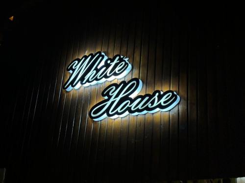 Tirgu Jiu House | White House