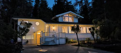 Tofino Villa | White House Tofino Downtown Villa