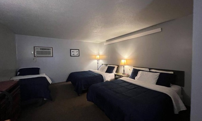 White Lake Cabin | White Lake Lodge - Family Room - Room 1 - Sleeps 5