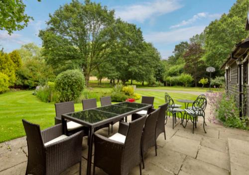 Guildford House | White Lodge Cottage