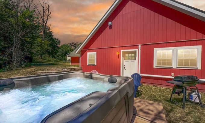 Fryeburg Cabin | White Mountain Dream Cabin | 4 Acres + Hot Tub
