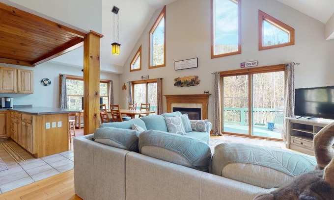 Woodstock House | White Mountains Chalet by Mirror Lake