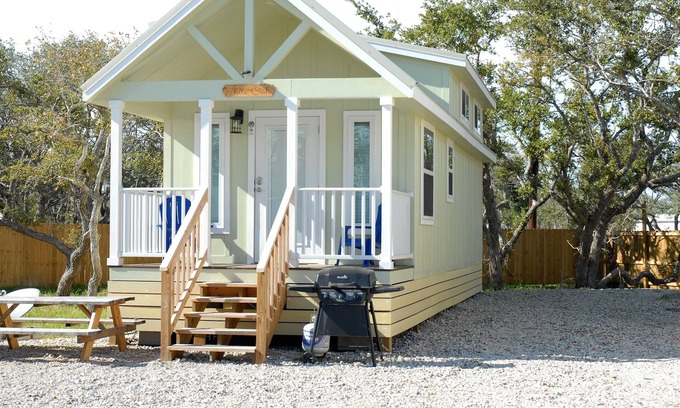 Rockport Cottage | White Oak -Beautiful Cottage - Perfect For a Family Getaway