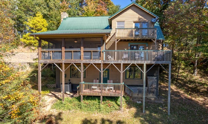 Lynn House | White Oak Vista | A Peaceful Cabin with Breathtaking Views | Under 20 min to TIEC