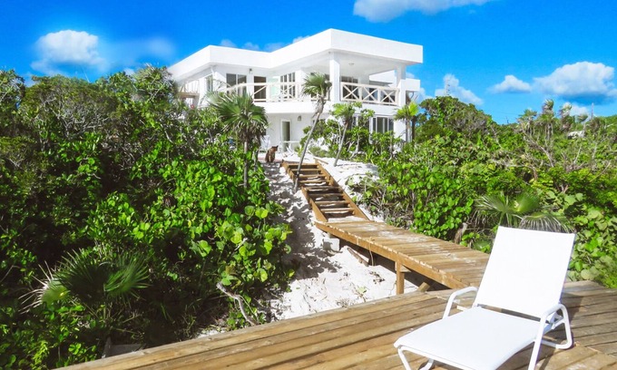Port Howe House | White Ocean Coral - Private Beach Villa